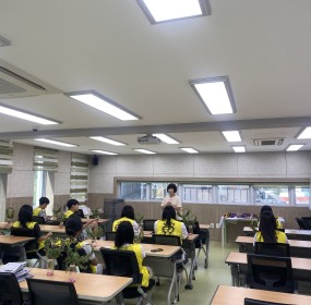  일자 : 8월 17일 (일)장소 : 사하구자원봉사센터 3층 프로그램실​활짝자원봉사캠프에서는 탄소중립 실천 활동과 기후위기 대응 교육을위한 '그린 임팩트' 활동을 진행하였습니다.