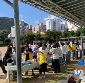  일자 : 10월 25일 (토)장소 : 당리중학교 운동장​활짝자원봉사캠프는 당리중학교 운동장에서 일상 속 탄소줄이기 캠페인을 진행하였습니다. 다양한 체험부스로 진행 된 캠페인은 참여자 들 모두가 즐겁게 체험도 하고 환경에 대한 지식도 배우면서 뜻깊게 마무리 하였습니다. 