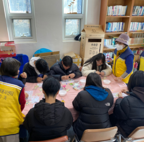 &nbsp; &nbsp;&nbsp;일자 : 2026. 01. 08(목), 2026. 01. 22(목)장소 : 다대포해변공원 관리센터 자원봉사캠프다대포해변공원 관리센터 자원봉사캠프에서는 청소년 자원봉사자들과 함께 어르신 일상 안전을 위한 야광 팔찌 만들기 활동을 진행하였습니다.